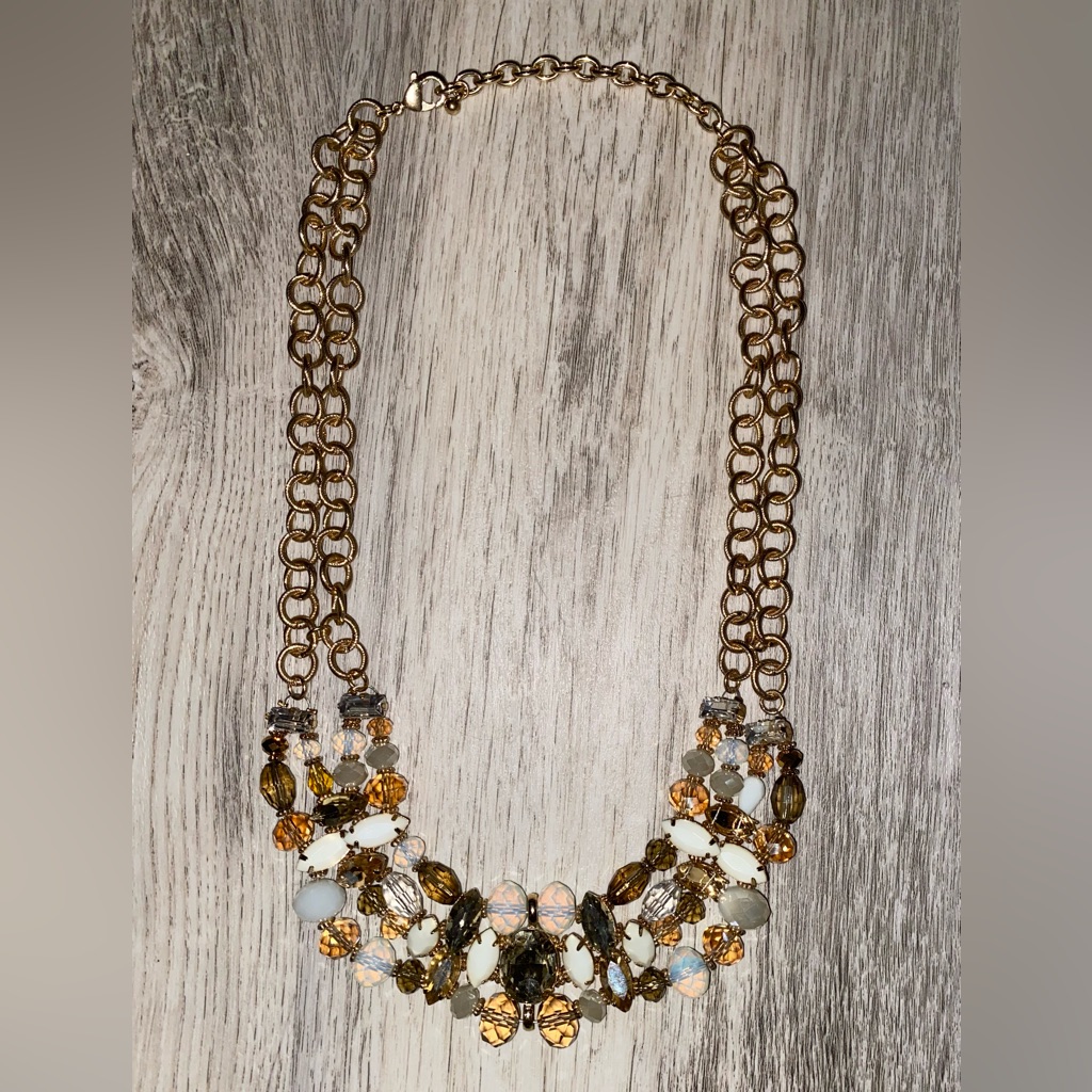 Beautiful White Gold Necklace Short On Neck 8$